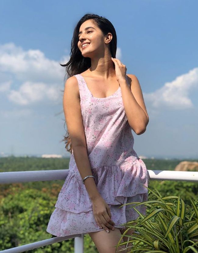 Simrat Kaur Latest Instagram Pics